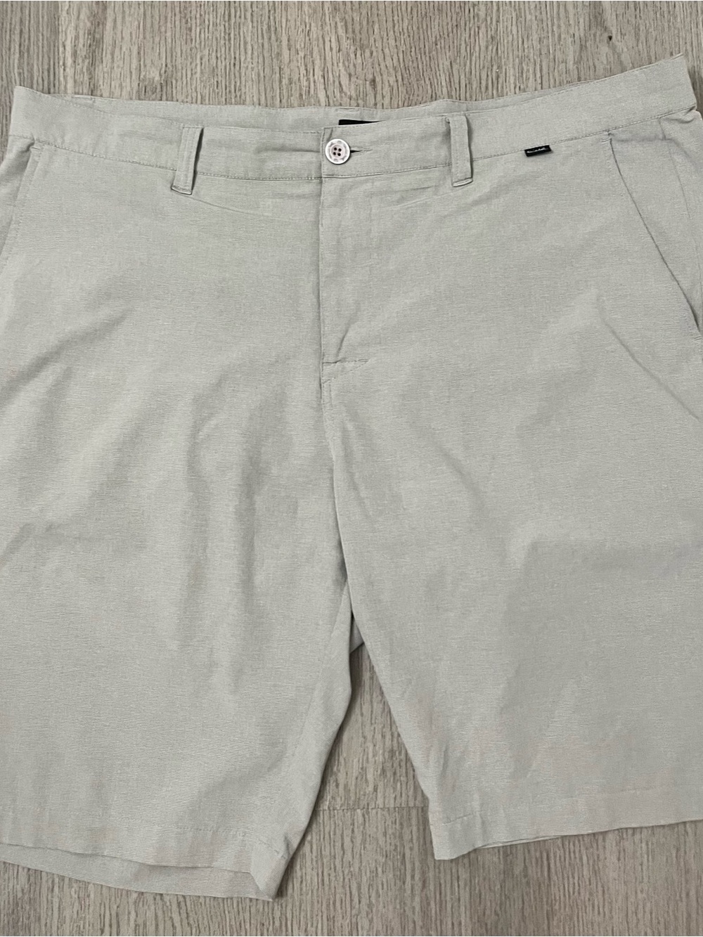 Travis Mathew Men's Beige Casual Golf Chino Shorts Size 40 10” inseam